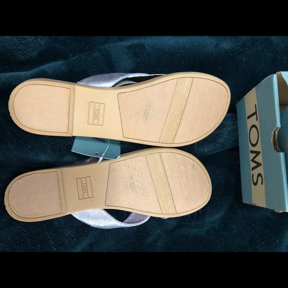 Tom’s girls sandals - Picture 2 of 2